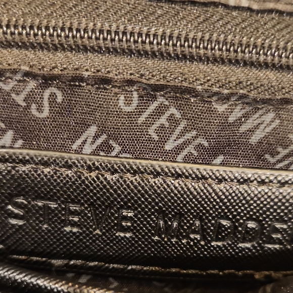 Steve Madden Black Crossbody Bag with Gold Chain - Picture 4 of 8